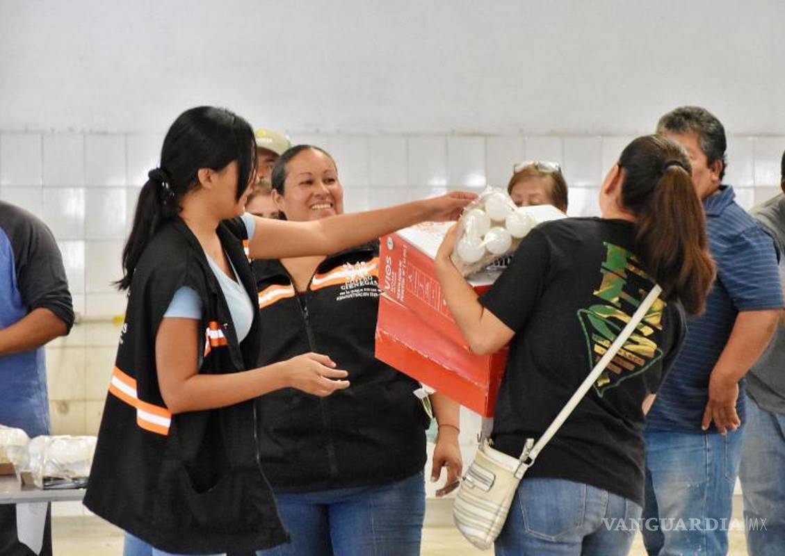 $!Decenas de familias acudieron al evento para aprovechar los beneficios energéticos y domésticos.