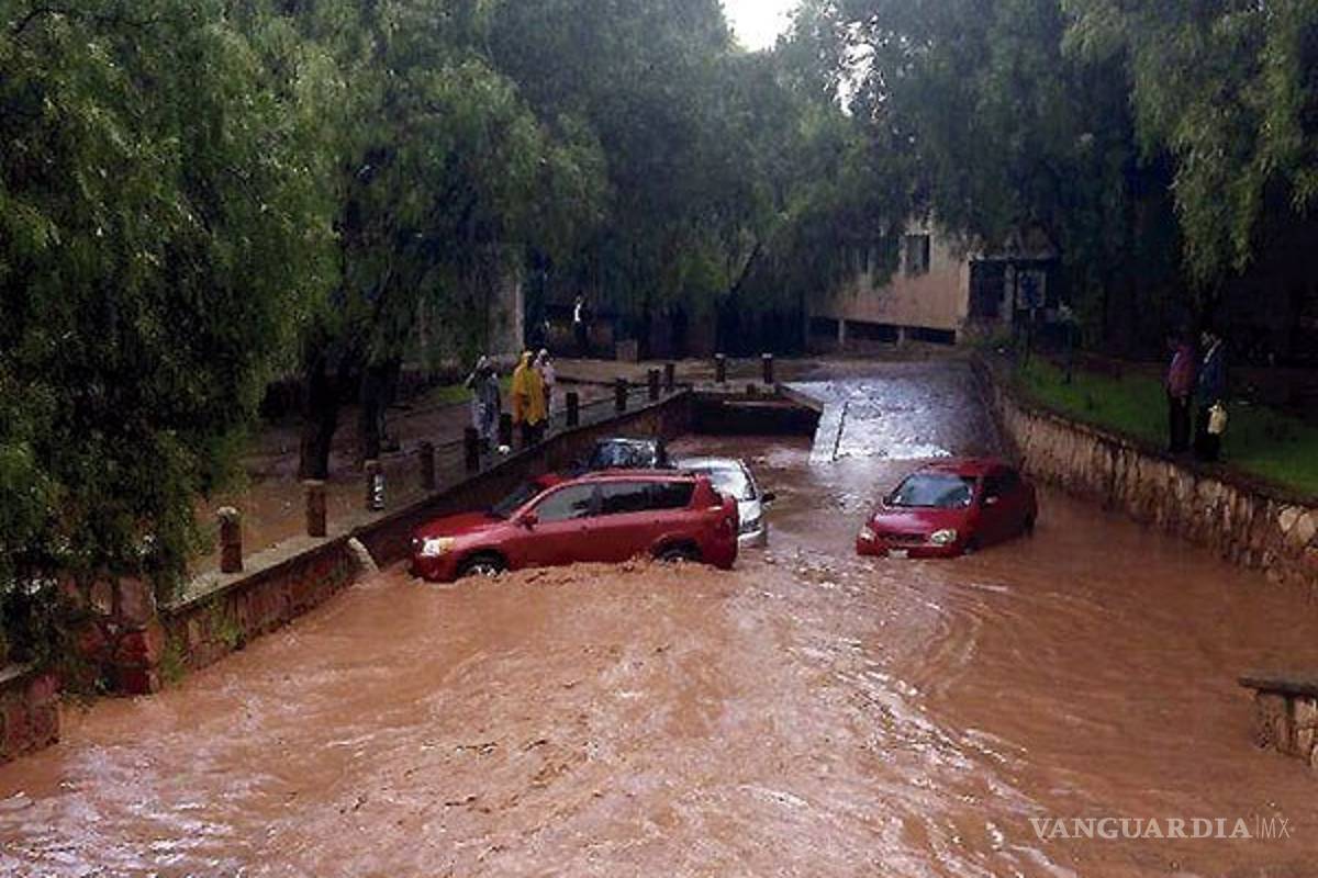Rescatan a 4 menores en Zacatecas atrapados en inundaciones