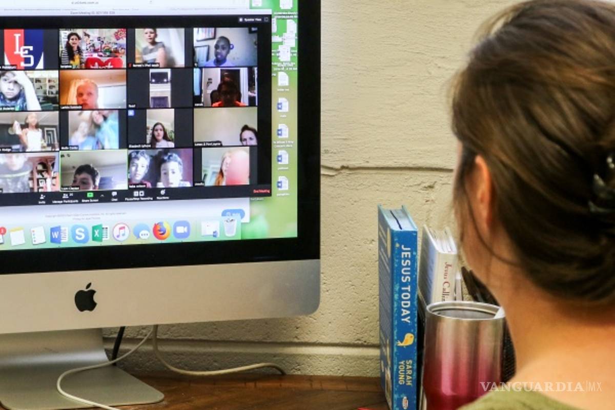 Invita Universidad Autónoma de Coahuila a Escuela para Padres... online