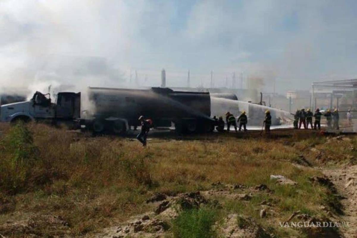 Explota pipa cargada con diesel; evacuan hoteles de playa Miramar en Tamaulipas