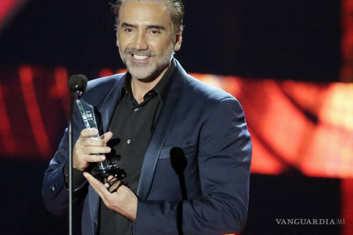 Alejandro Fernández dona 100 mil dólares para ayudar a migrantes