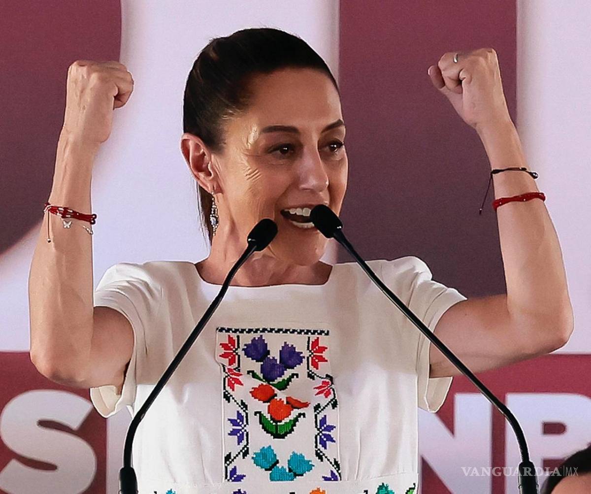 $!La candidata oficialista a la presidencia de México, Claudia Sheinbaum, participa en un acto de campaña este lunes en Ciudad de México (México).