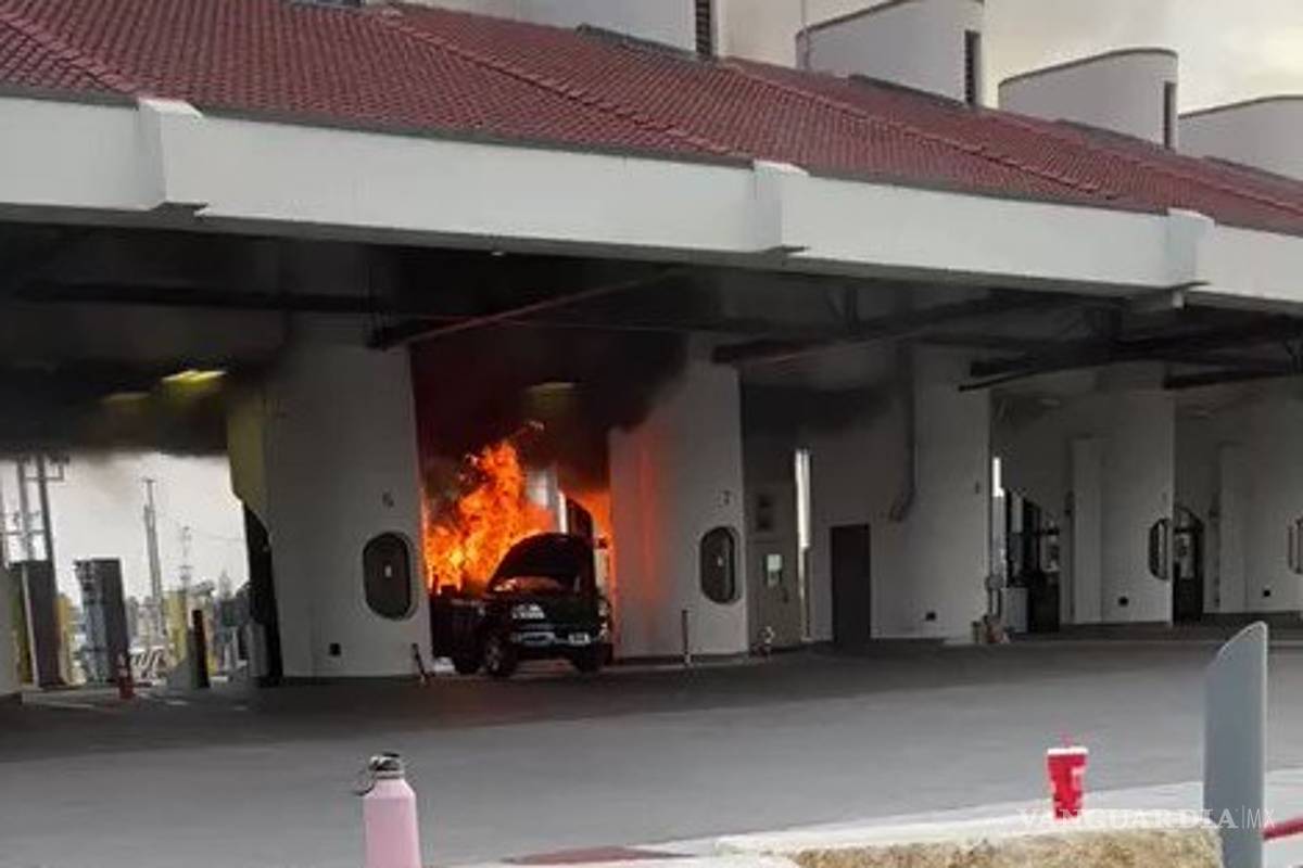 Camioneta se quemó en puente internacional de Nuevo Laredo, no fue por una bomba
