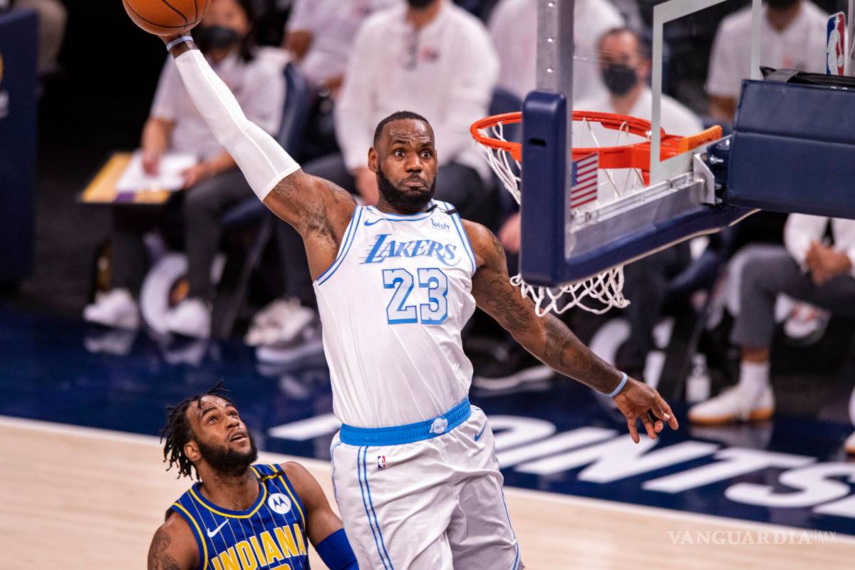 James regresa y ayuda en el triunfo de Lakers ante Pacers