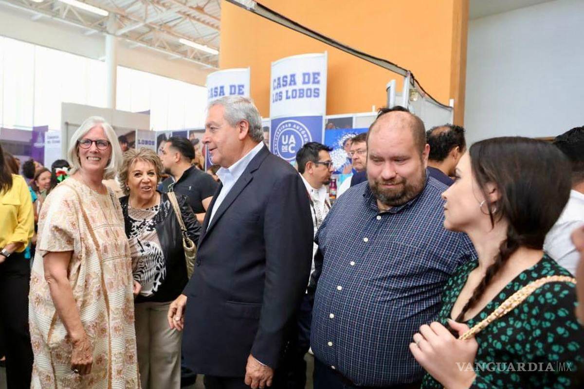 FILC 2024: Promueve Municipio de Saltillo sus archivos históricos y a escritores locales