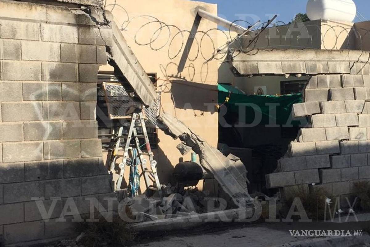 Tráiler derriba pared de casa en Saltillo