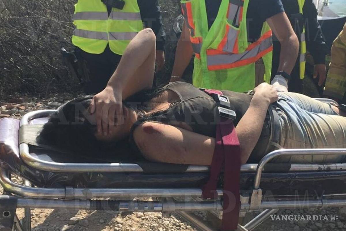 Abandonan a jóvenes tras accidente automovilístico en Saltillo