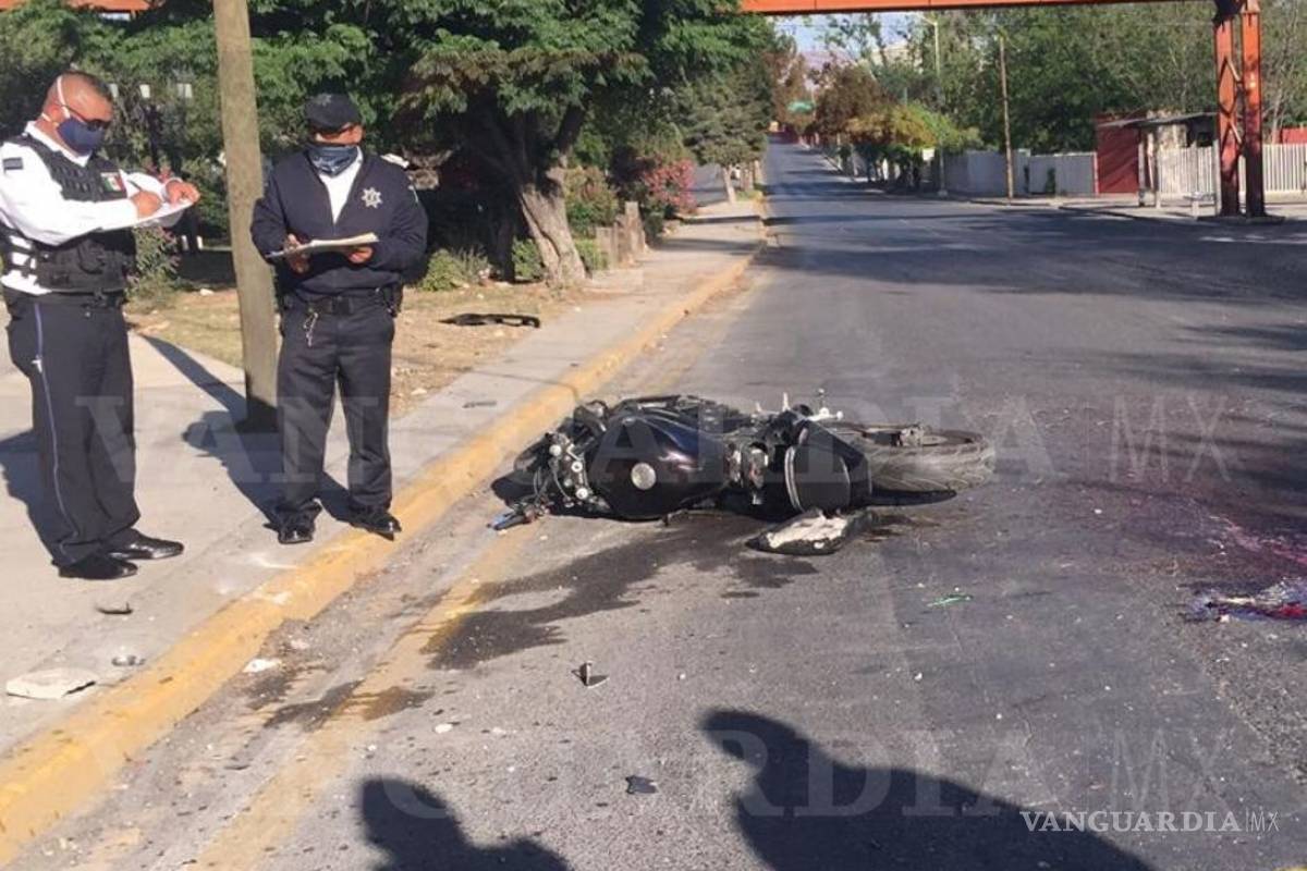 En estado grave motociclista tras accidente en Saltillo; muere horas después