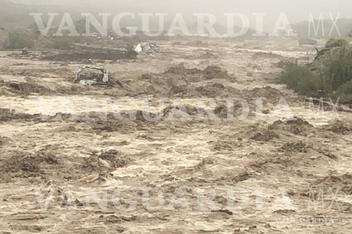 $!Ubican camioneta donde viajaba familia en Arteaga; tres personas siguen desaparecidas