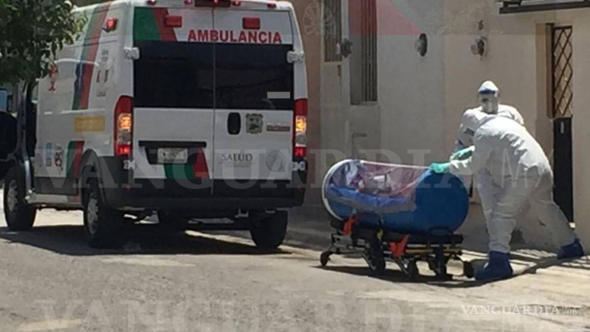 Dan resultado negativo de hombre que murió en casa en Saltillo; trasladan en cápsulas a sospechosos