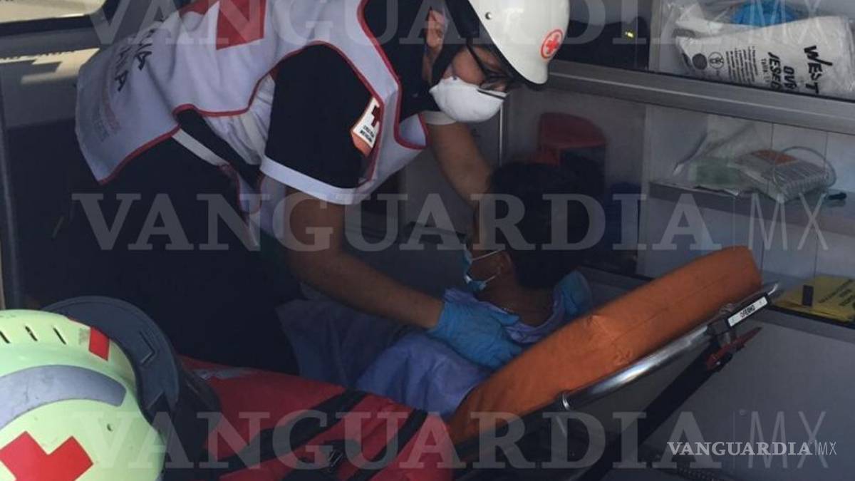 Enseñaba ruta a chofer; rebasa y pega por alcance, al sur de Saltillo