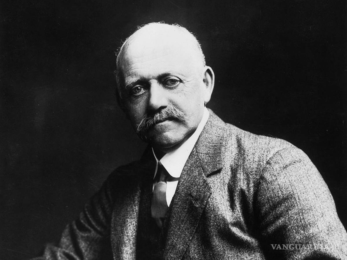 $!100 años cambiando la hora