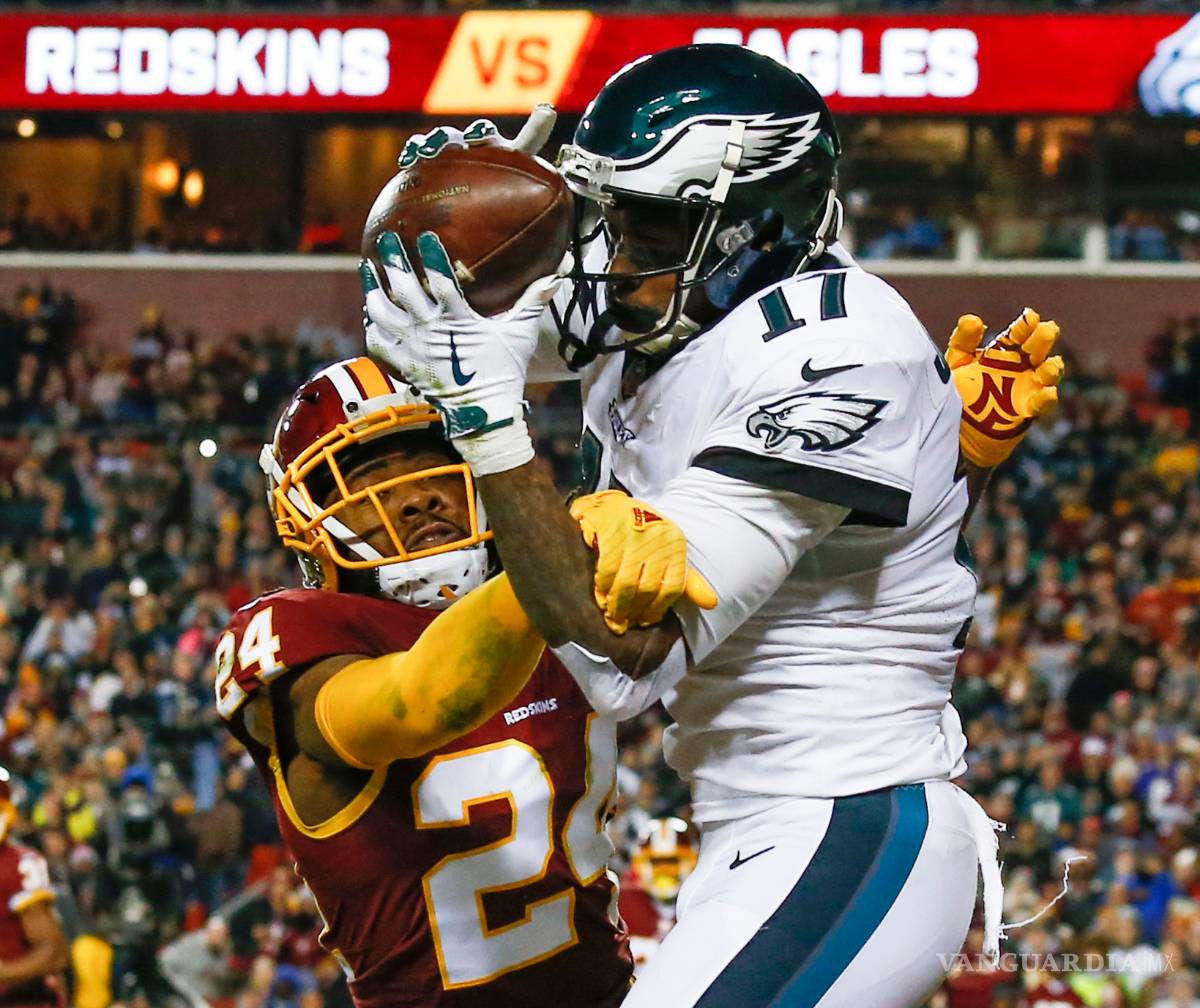 $!Nick Foles demuestra por qué es el mejor QB de los Eagles, metiéndolos a los Playoffs