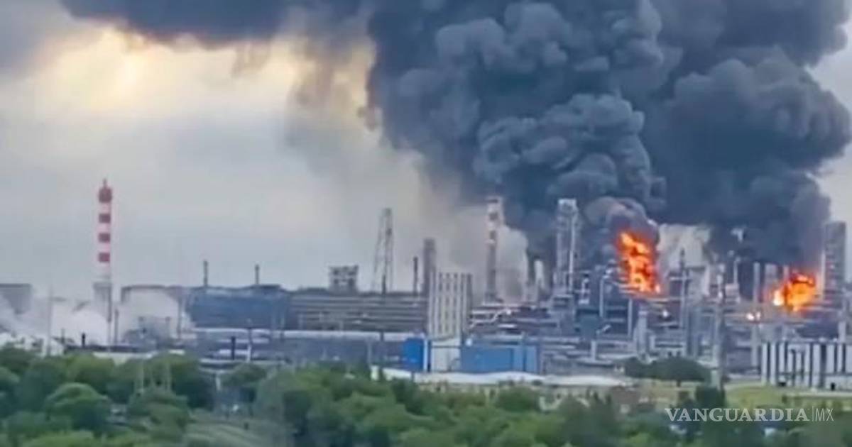 Ucrania ataca una refinería de petróleo en Moscú, interrumpiendo vuelos comerciales en un importante ataque con drones