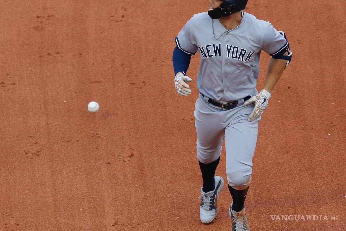 $!Aficionado golpea a pelotero de los Yanquis con pelota, tras conectar jonrón