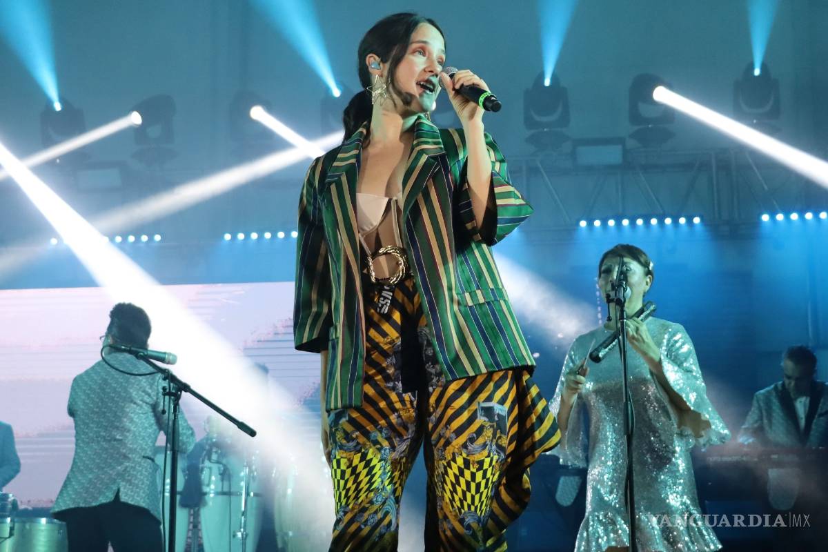 Los Ángeles Azules encienden Arteaga con Ximena Sariñana