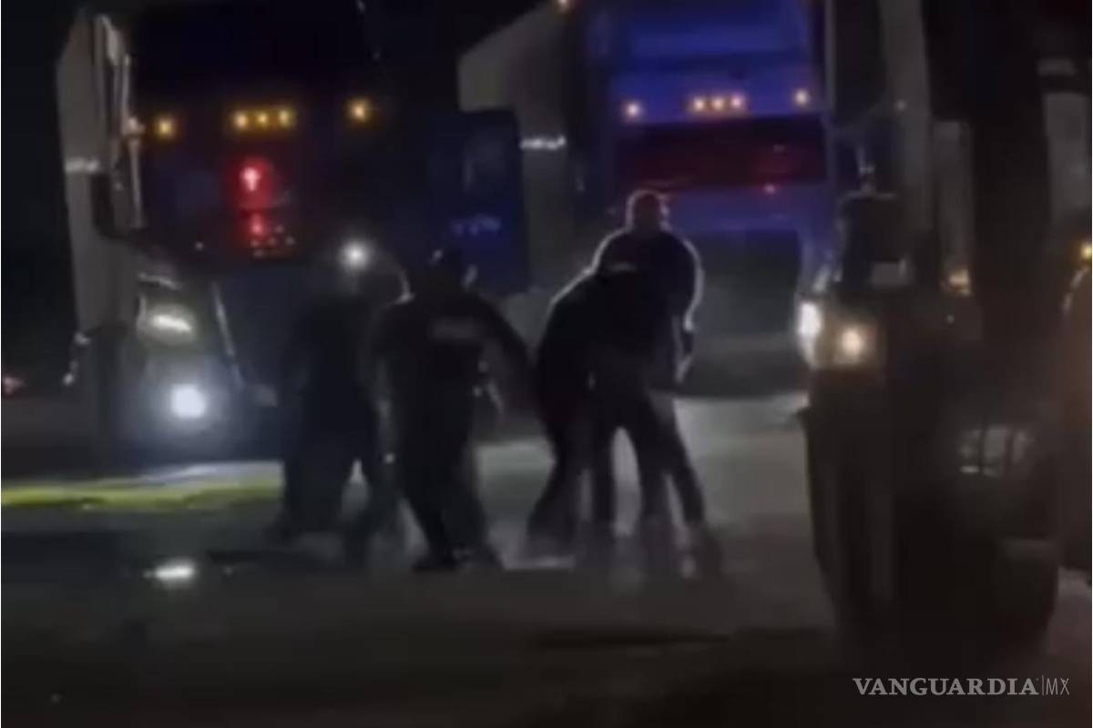 Riña entre policías de Arteaga y choferes termina en persecución sin heridos