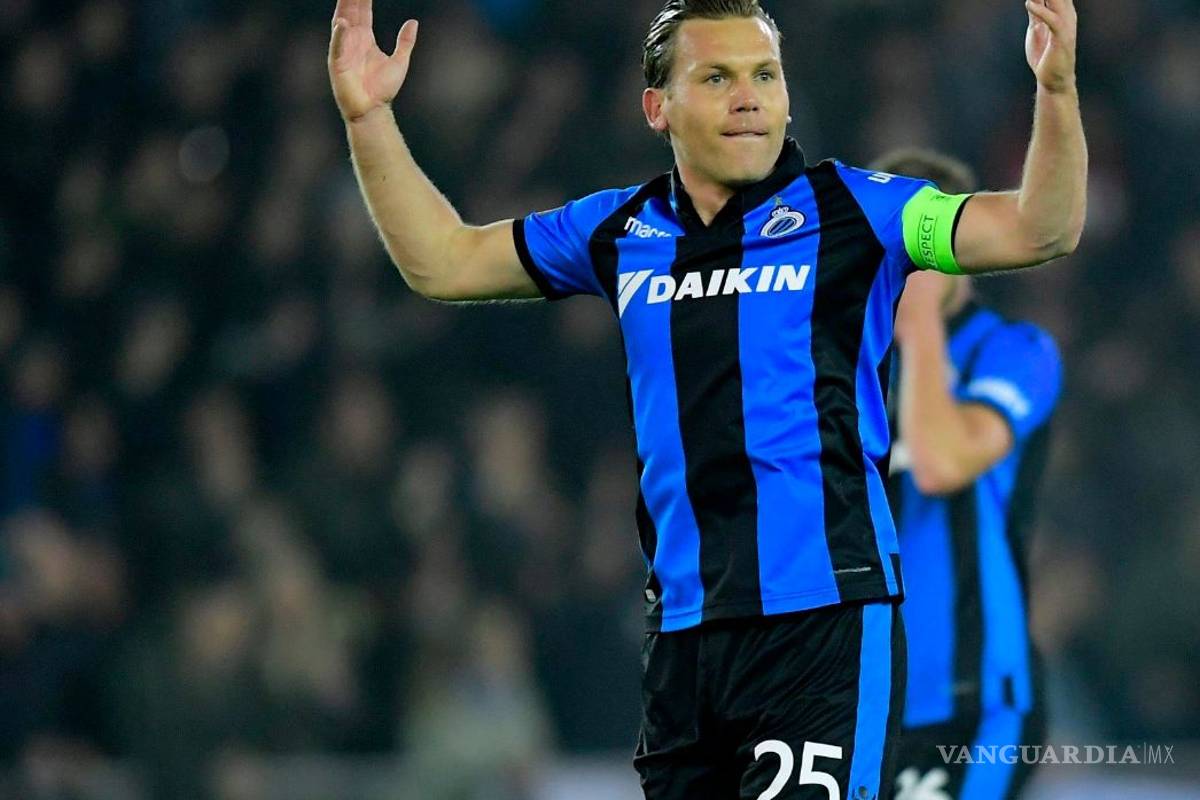 ¡No me ayudes, compa'! Guillermo Ochoa recibe un ridículo autogol y una lluvia de anotaciones en su peor día del año