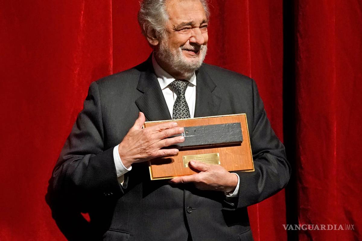 Festejan a Plácido Domingo por su 50 aniversario con el Met