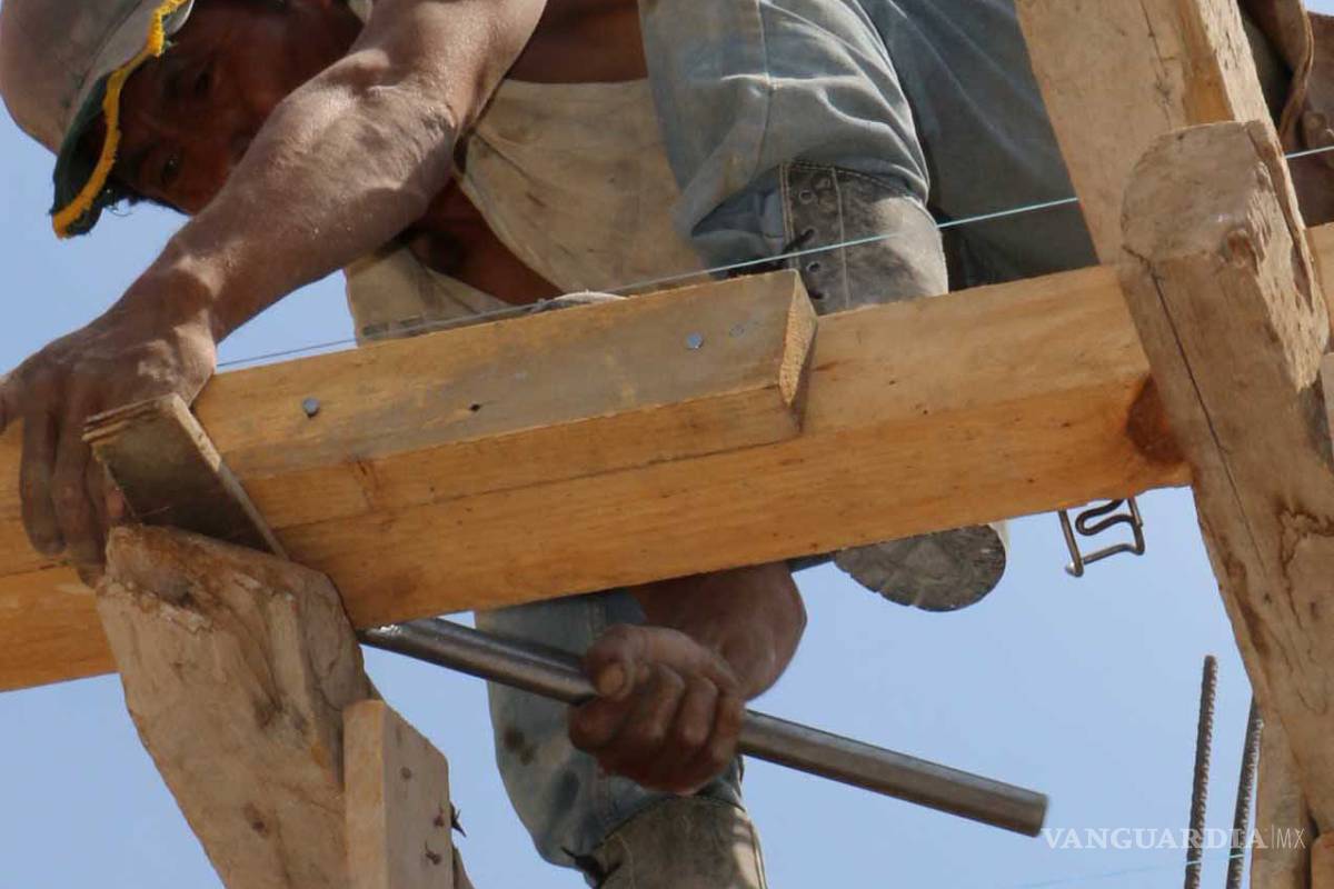 Pobreza laboral registra mayor caída en 11 años