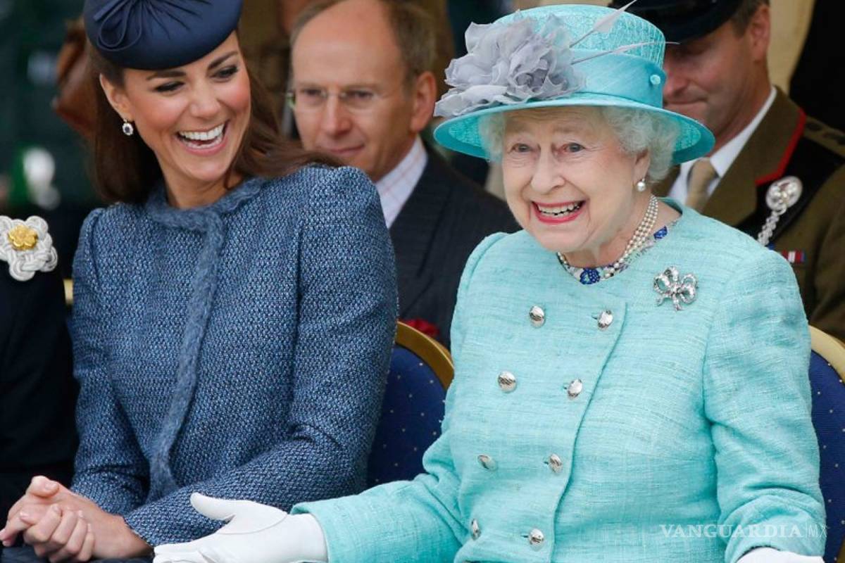 $!La reina Isabel tendría la custodia del hijo del Príncipe Harry y Meghan Markle