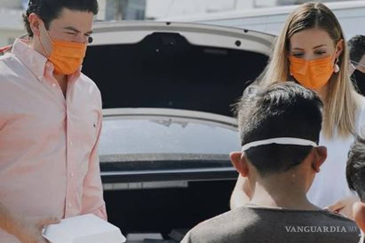 Mariana Rodríguez, esposa de Samuel García, con Covid-19; la acusan de contagiar a población vulnerable