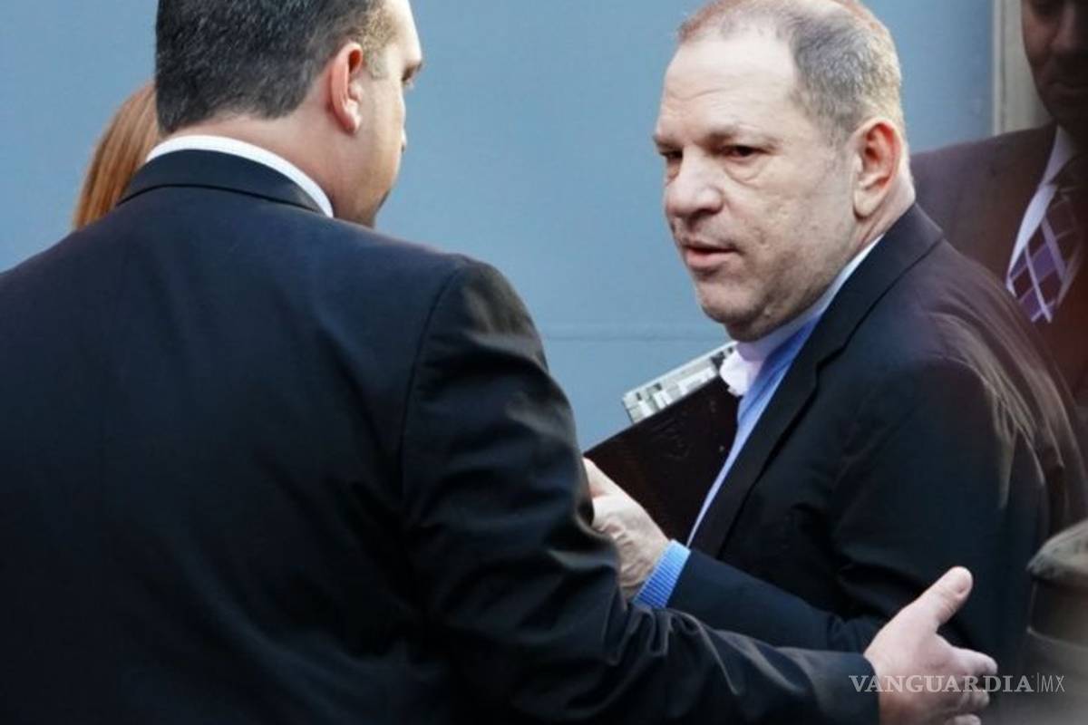 Harvey Weinstein se entrega a la policía por denuncias de acoso sexual