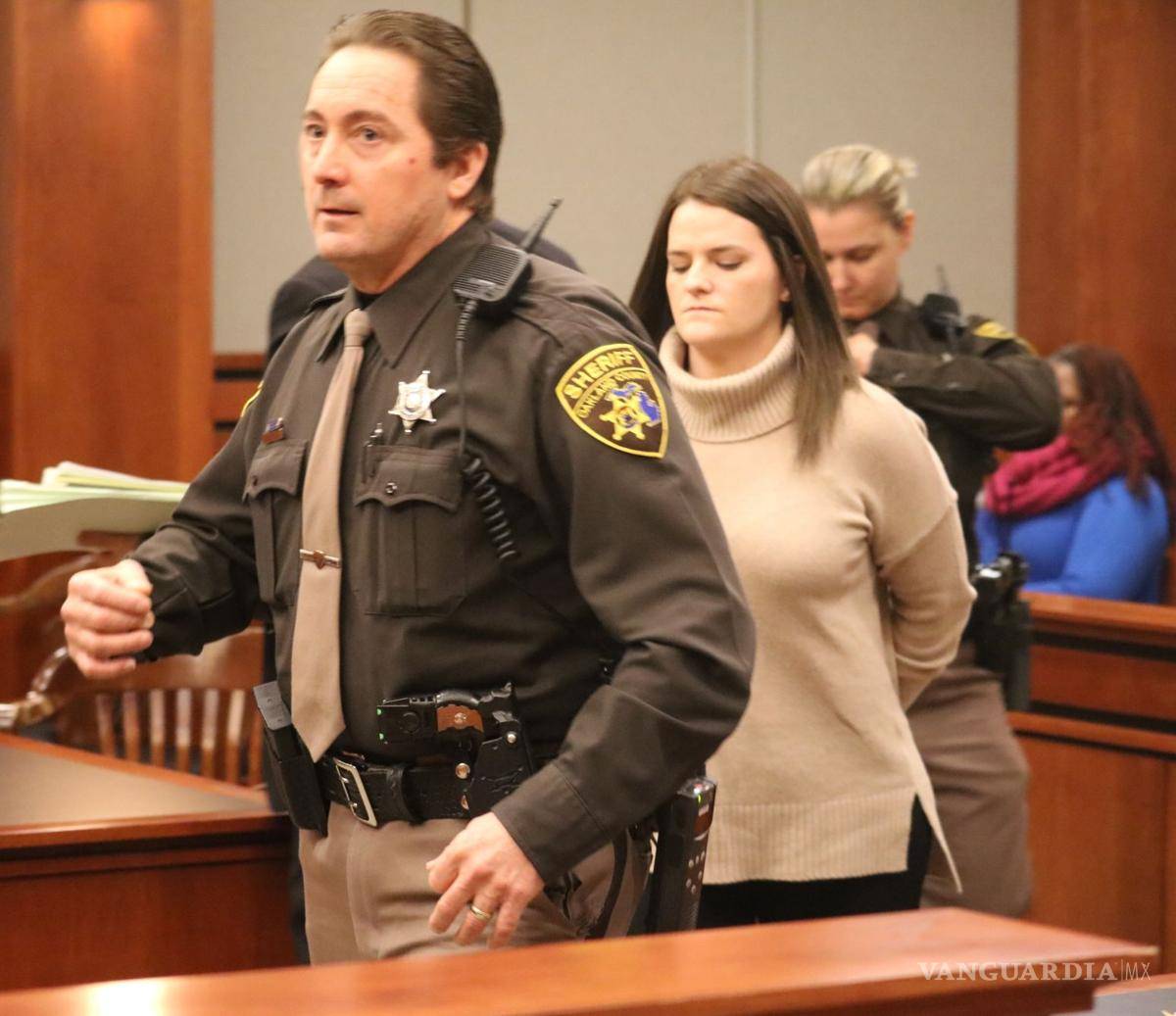 $!Maestra engañó a su esposo con estudiantes menores de edad, pasaría 90 años en prisión