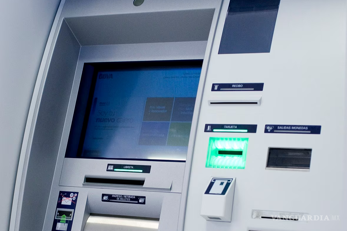 Alertan por fallas al retirar en cajeros de BBVA; no devuelve dinero retenido a clientes
