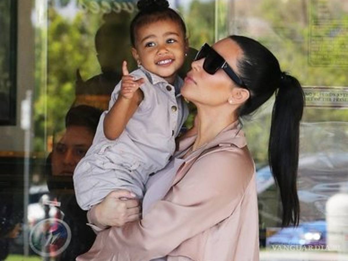 $!La hija de Kim Kardashian debutó como empresaria