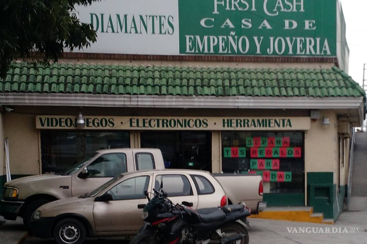 Amenazan con supuesta arma para robar en casa de empeño en Saltillo