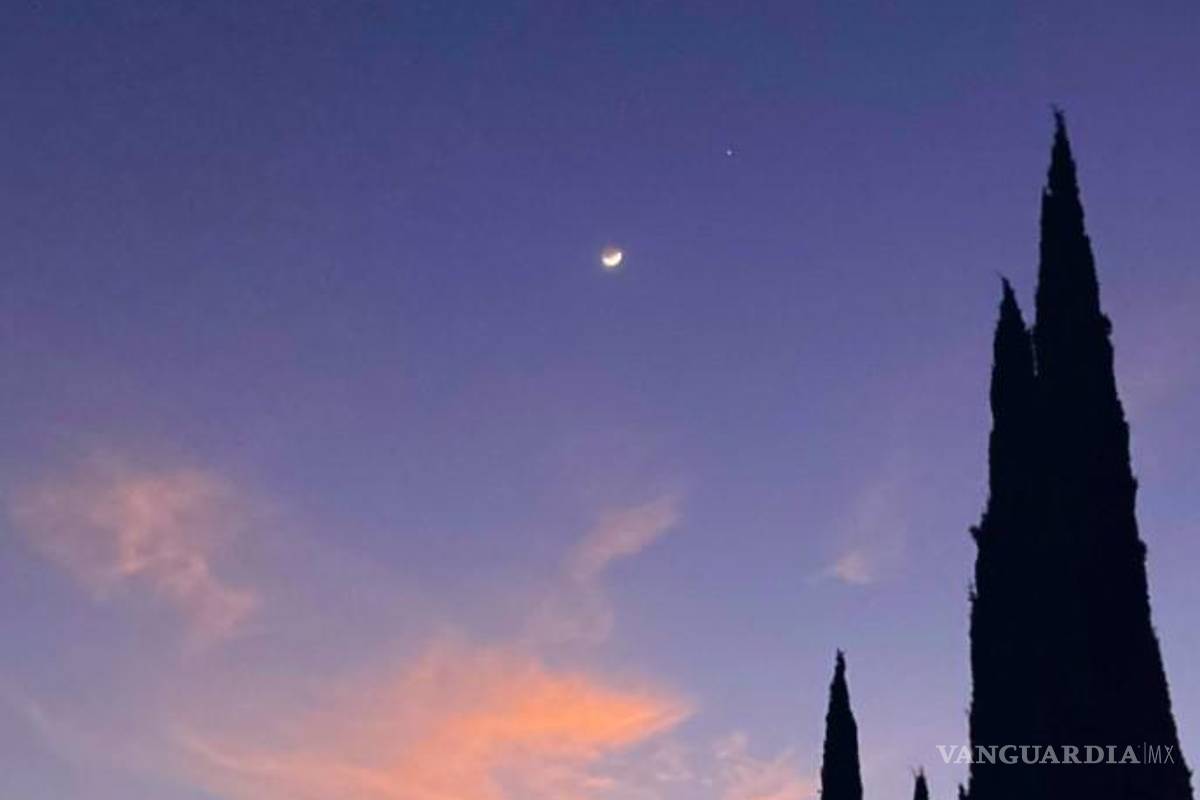 Imágenes de la conjunción de Júpiter y la Luna impactan en las redes sociales