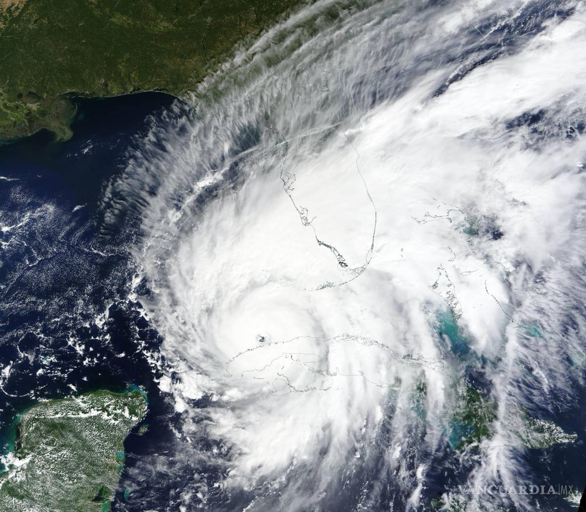 $!Una imagen satelital proporcionada por la Administración Nacional de Aeronáutica y del Espacio (NASA) muestra al huracán Ian.