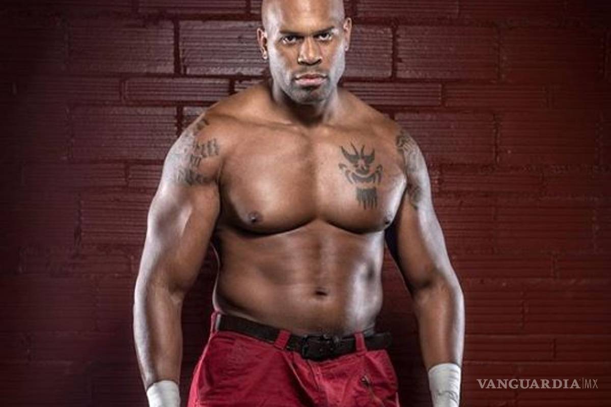 Exluchador de la WWE fue devorado por una ola; pidió que rescataran primero a su hijo