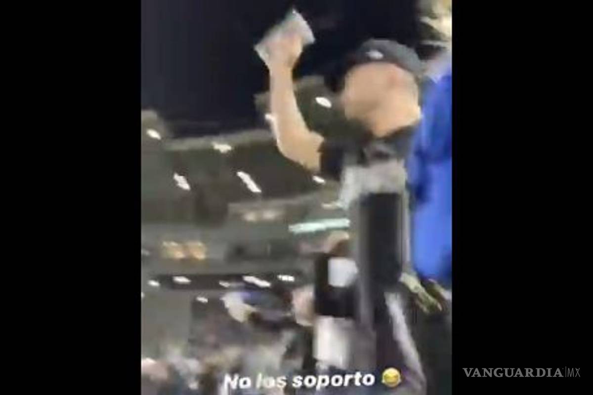 Aficionados de Yaquis de Obregón se burlan y lanzan cerveza al equipo rival