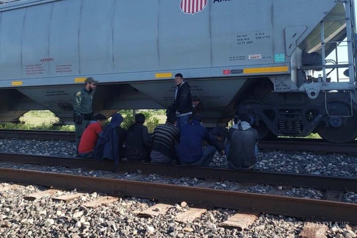 Salvan a migrantes de vagones con 40 grados de temperatura