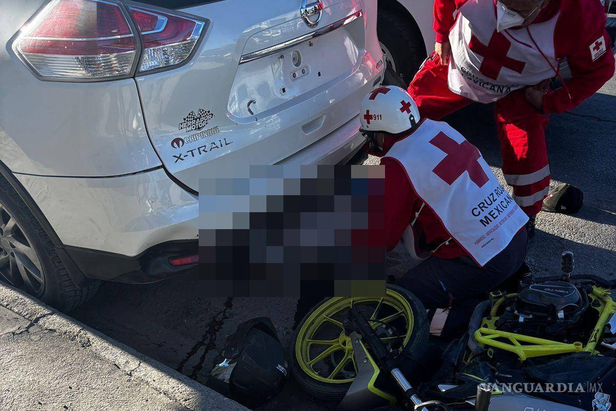 Muere motociclista de 16 años tras ser impactado por imprudente conductor en el Centro de Saltillo