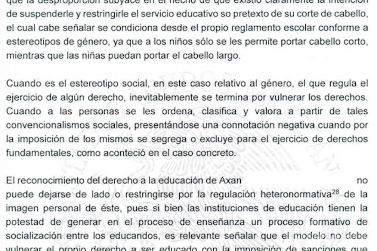 Conapred resuelve a favor de Axan, el niño expulsado por llevar cabello largo; escuela debe pagar 96 mil pesos