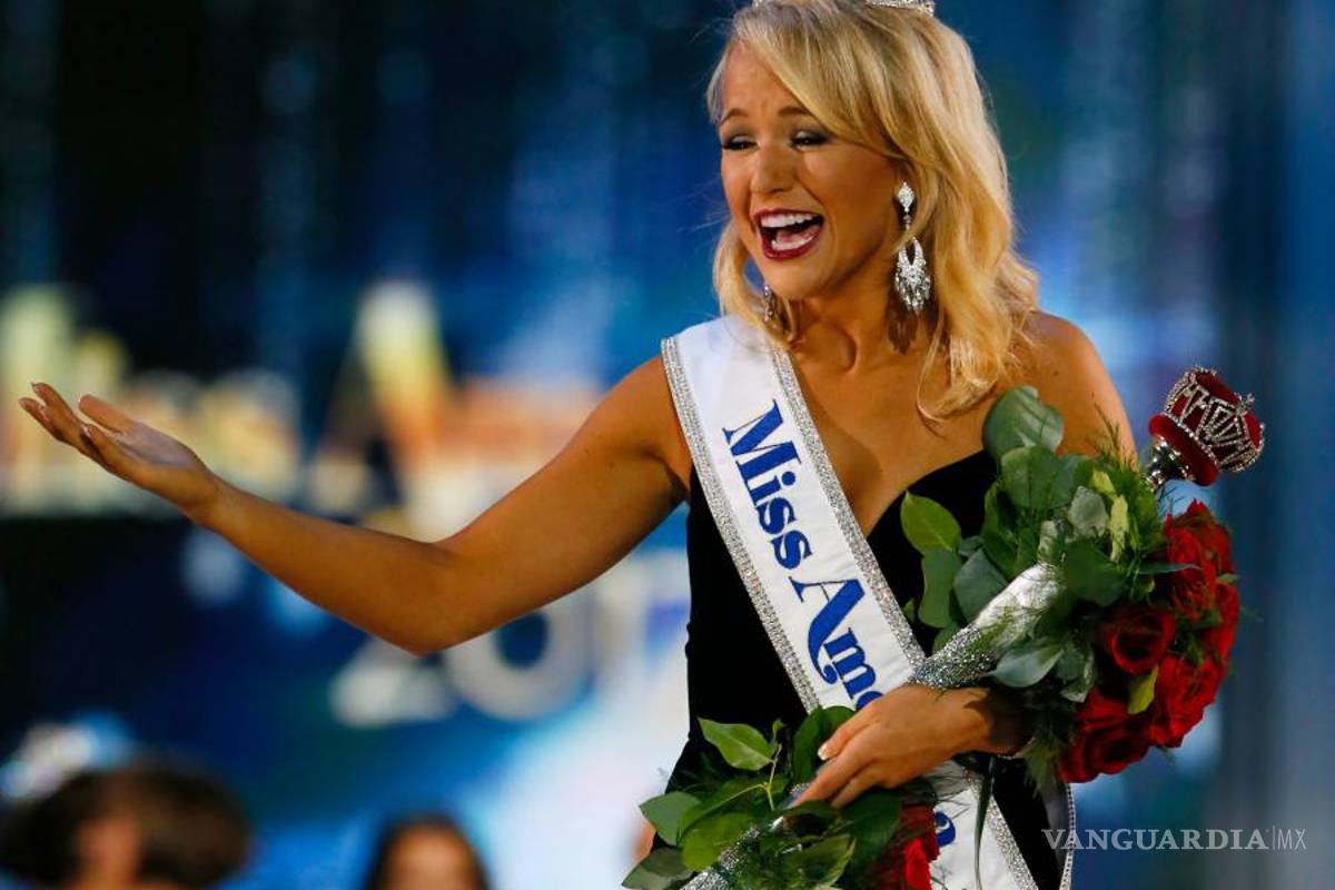 Nueva Miss America pide compromisos a Trump y Clinton