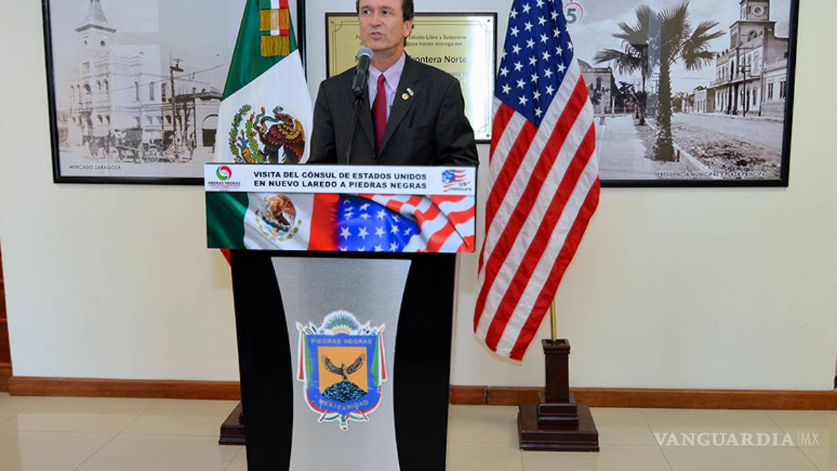 Analizan temas fronterizos Cónsul de EU y alcalde de Piedras Negras, Coahuila