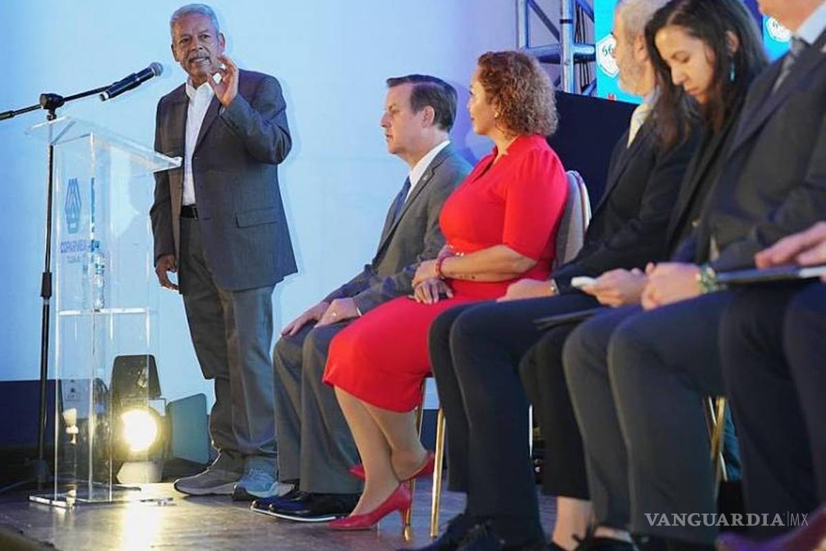 $!Dirigentes sindicales y empresariales reunidos en la apertura del encuentro celebrado en Baja California.
