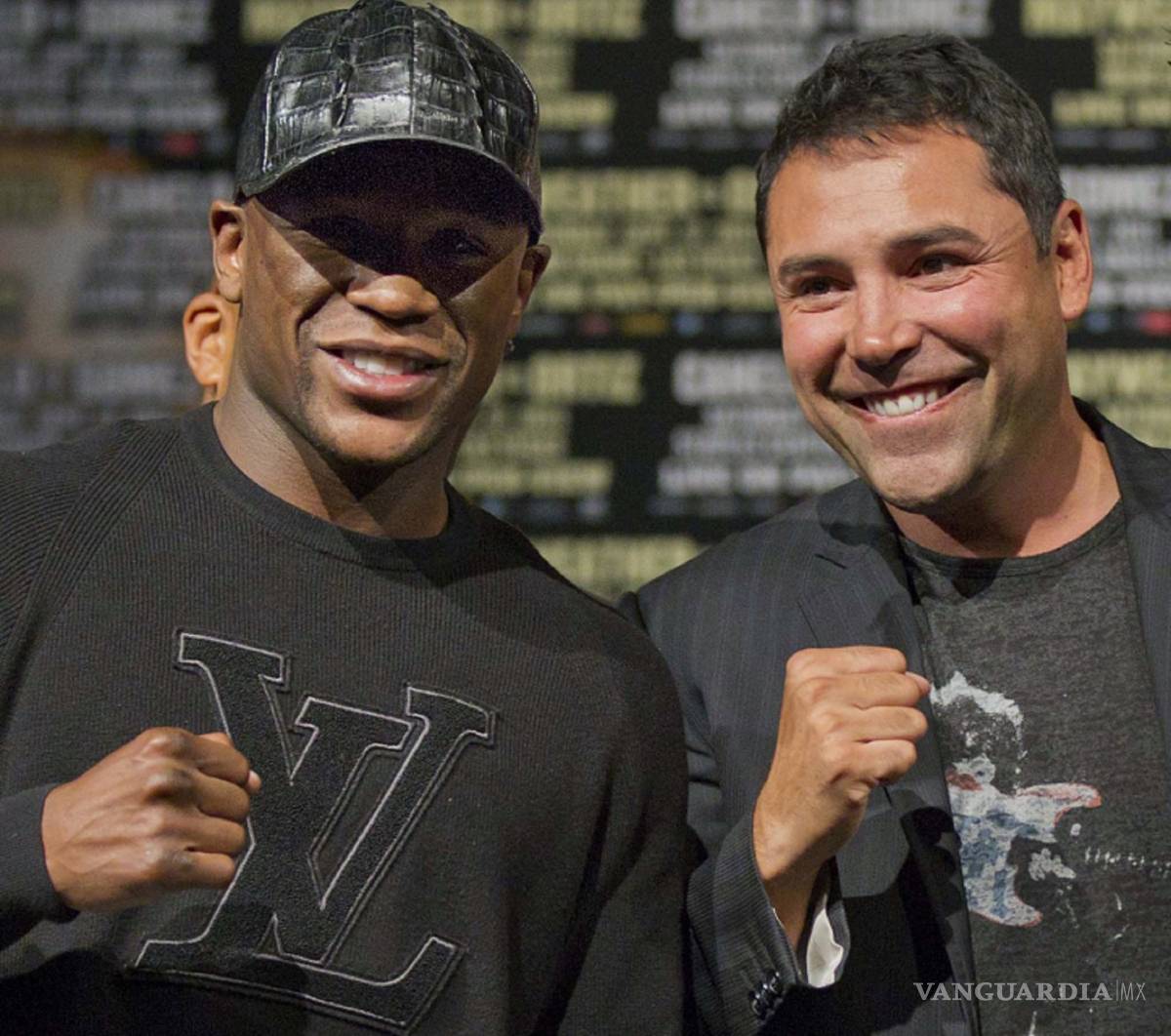 $!Mayweather revela vergonzosa foto de De La Hoya: lo 'balconea' en mallas y tacones