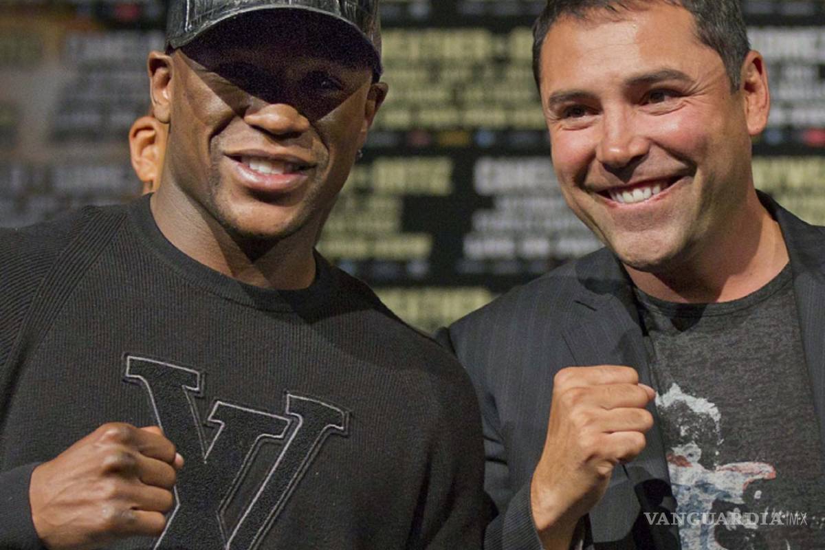 $!Mayweather revela vergonzosa foto de De La Hoya: lo 'balconea' en mallas y tacones