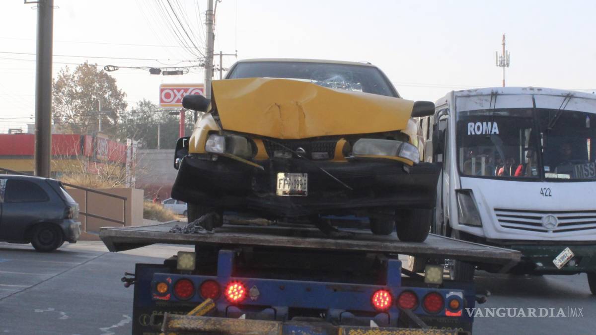 Sujeto roba auto y lo choca contra un poste, en Saltillo
