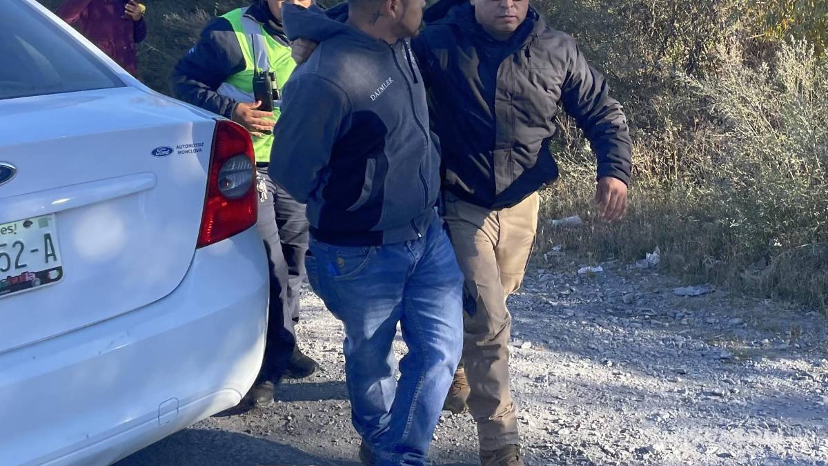 Saltillo: a punta de navaja, sujetos emboscan y persiguen a operador de grúa en Arteaga; ya están detenidos
