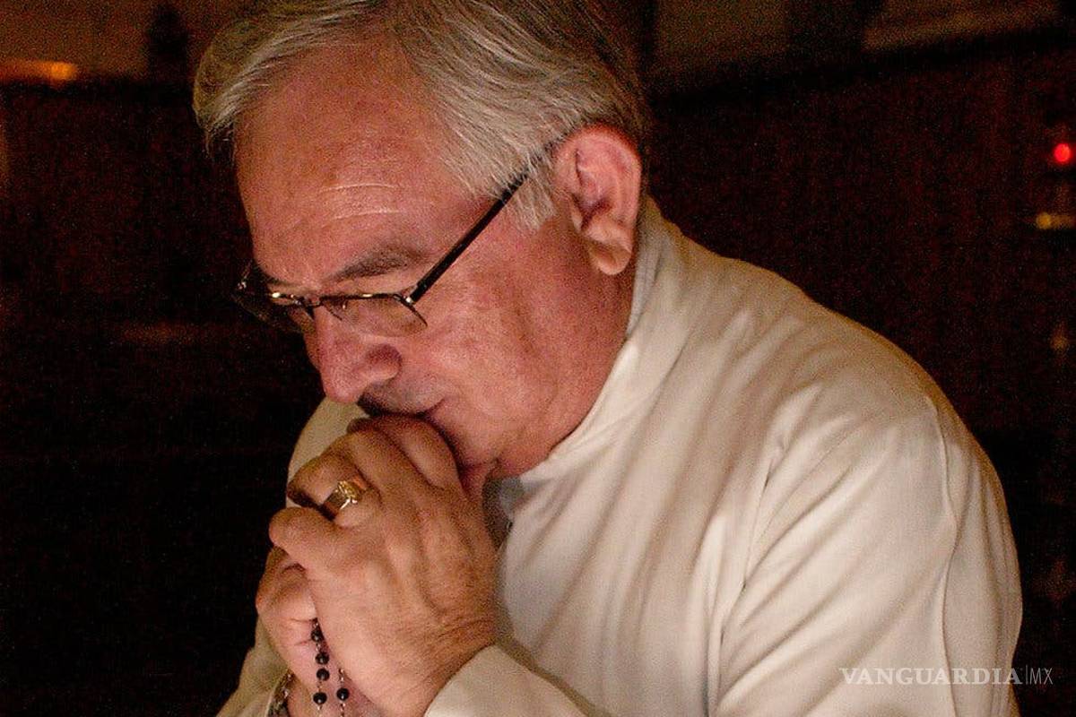 Resulta positivo a COVID-19 el sacerdote Manuel Pachicano