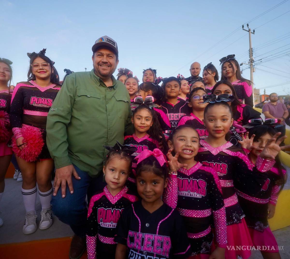 $!Familias de la colonia Fidel Velázquez participaron en la reapertura del espacio público renovado.