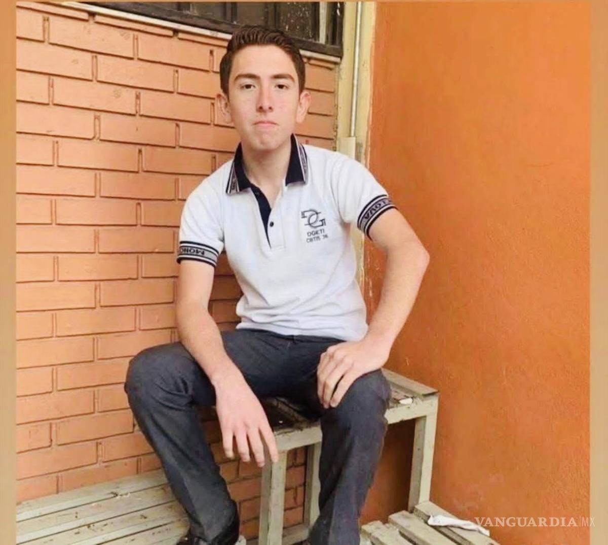 $!Familiares acompañaron al joven durante su hospitalización y posterior velorio.