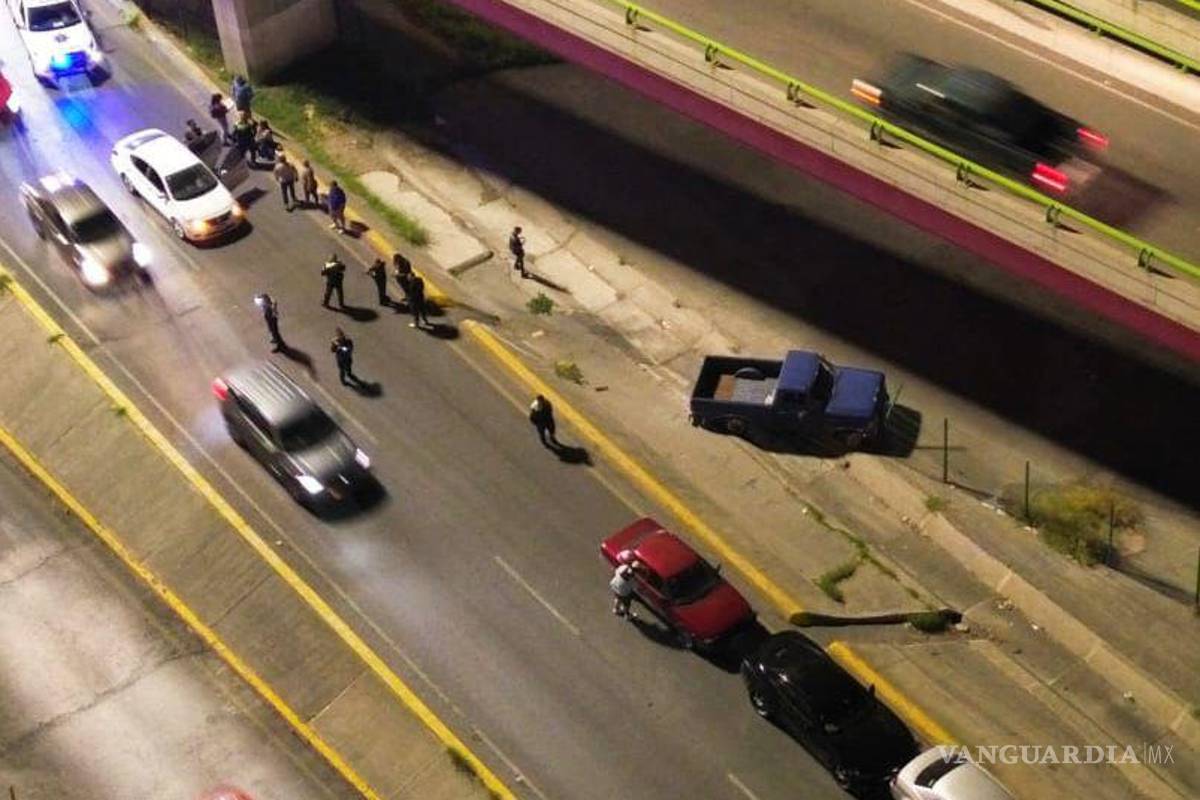 $!Elementos de Tránsito Municipal abanderaron la zona para evitar más percances.