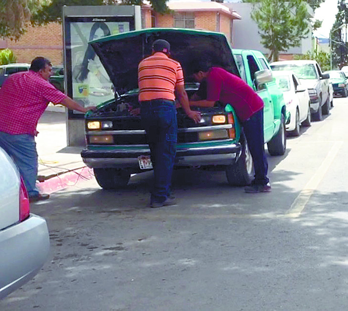 Baja 66% afluencia de automovilistas en módulos de verificación de Saltillo